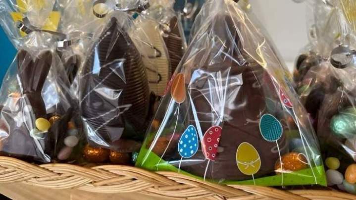 Des chocolats artisanaux faits maison.